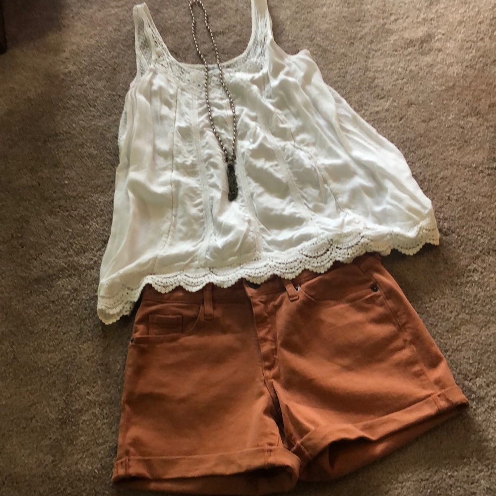Sz2, universal thread, rust color shorts 3” ins